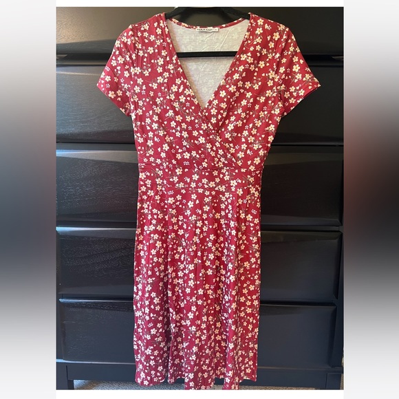 NWT | MS Basic Short Sleeve Deep V-Neck MIDI Dress | Size: S | Red Floral - Picture 7 of 10